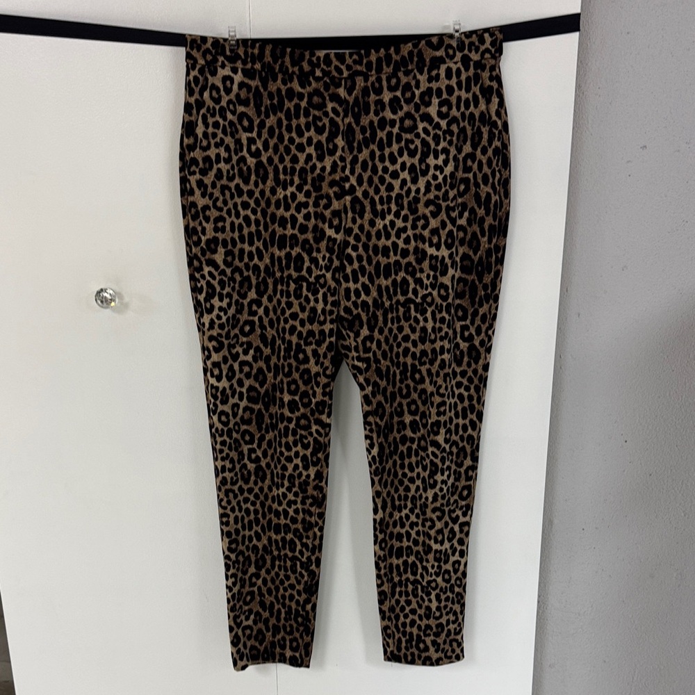 EUC Michael Kors Chic Leopard Print Trousers